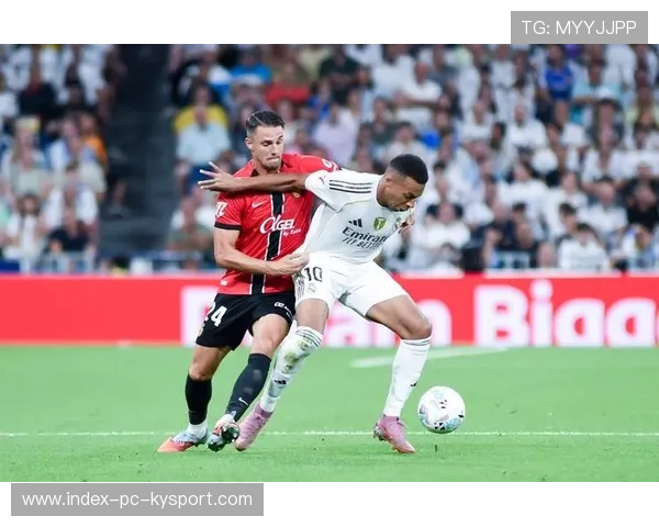 欧冠赛场的临场调整往往成为获胜关键被专家强调，欧冠 场地