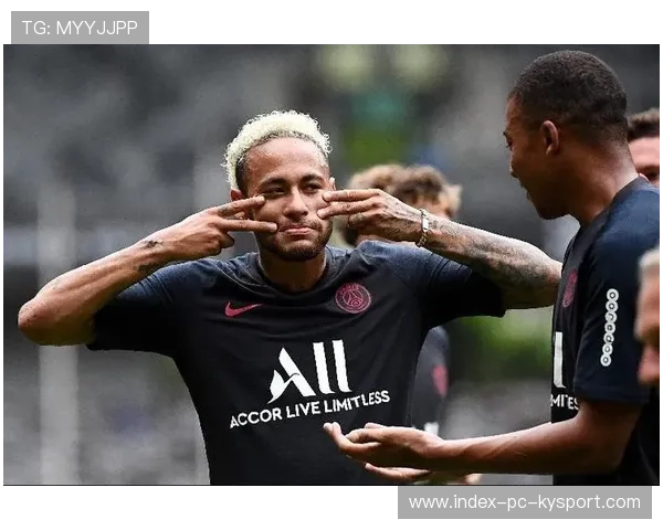 内马尔在训练场上即兴演唱一首老歌，深情引共鸣