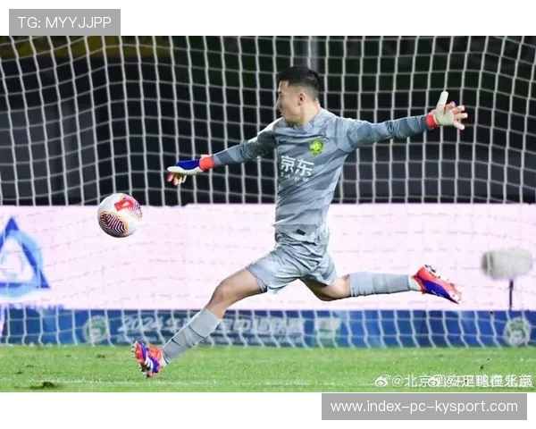 北京国安中场直塞多次打穿防守