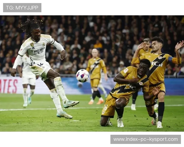 巴西防守闪电反击，维尼修斯速射吊挂死角