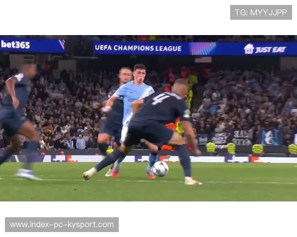 泰山压顶!哈兰德在禁区内高高跃起头球得分的瞬间魅力 泰山压顶!哈兰德在禁区内高高跃起头球得分的瞬间魅力